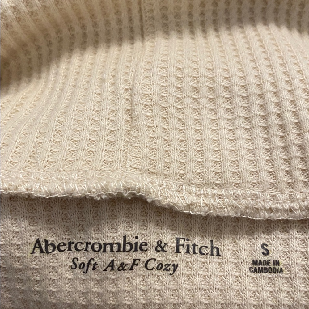 Abercrombie & Fitch A&F Relaxed Waffle Knit L/S Turtleneck Cream Top Cream SMALL